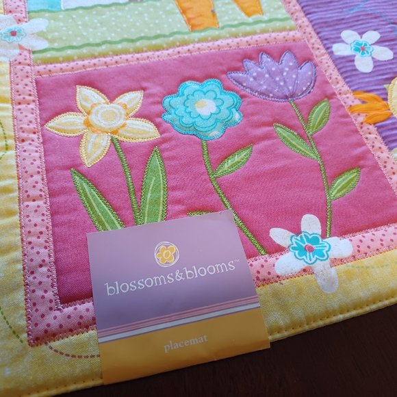 Blossom&Blooms placemats Set of 2 napkins New with tags Happy Spring Embroidered - Picture 3 of 8